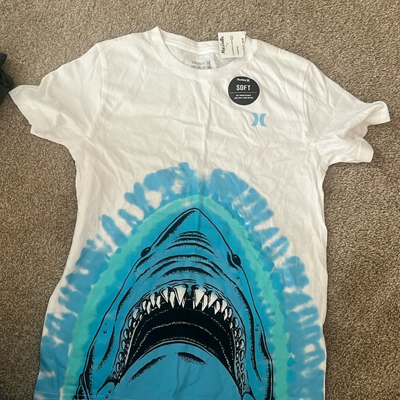 Hurley shirt , with shark draw , medium size - Picture 1 of 3